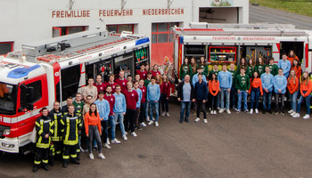 Gruppenbild Feuerwehr + DKMS